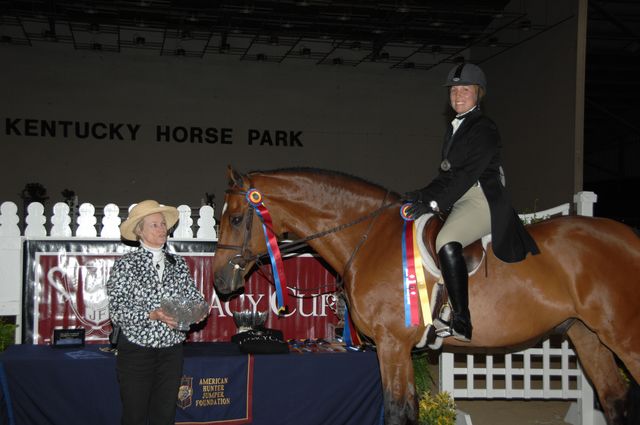 2518-Lavari-TracyScheriff-LegacyCup-NonPro3'6FinalsAwards-5-17-08-DeRosaPhoto