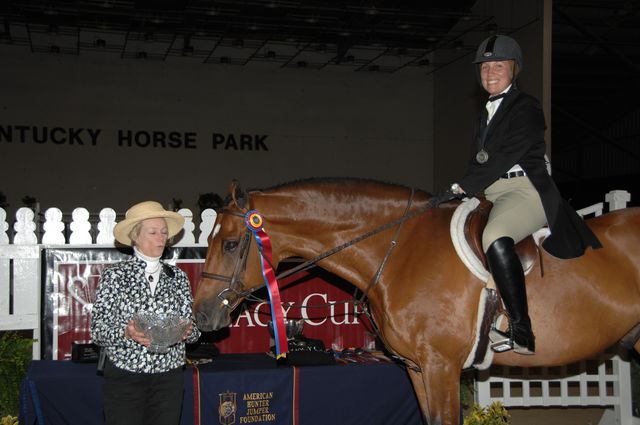 2527-Lavari-TracyScheriff-LegacyCup-NonPro3'6FinalsAwards-5-17-08-DeRosaPhoto
