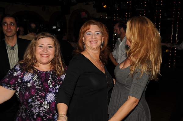 Dancing-11-17-09-16-RobinBD-DDeRosaPhoto.jpg