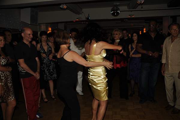 Dancing-8-29-09-LinaBirthday-94-DDeRosaPhoto.jpg