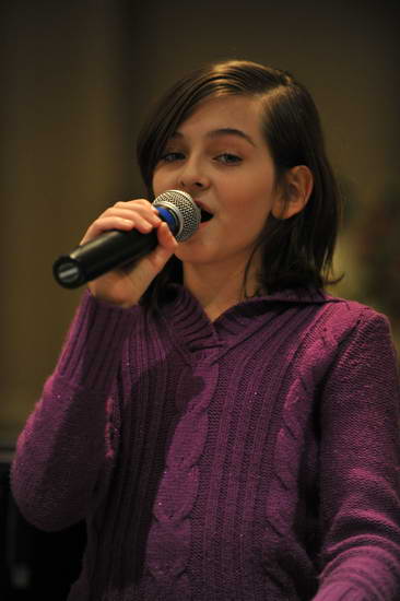 David-12-16-11-SingingGroup-8946-DDeRosaPhoto