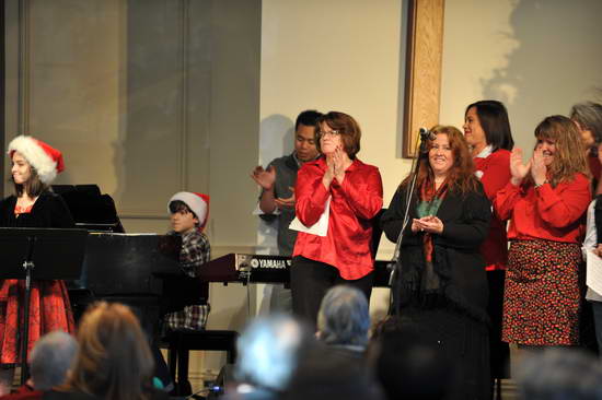 David-12-18-11-SingingGroup-9079-DDeRosaPhoto