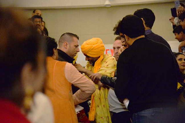 Gurudev-10-4-15-7481-DDeRosaPhoto