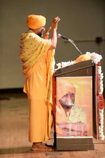 Gurudev-10-4-15-7782-DDeRosaPhoto