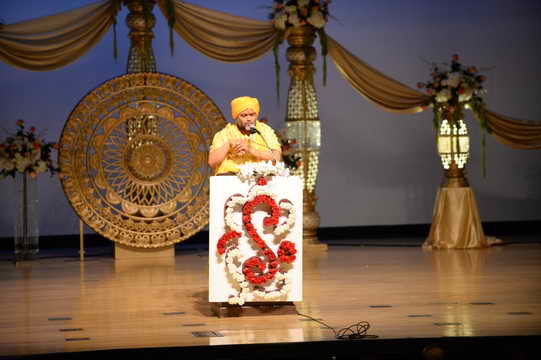 Gurudev-10-4-15-7799-DDeRosaPhoto