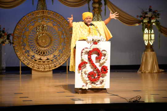 Gurudev-10-4-15-7800-DDeRosaPhoto