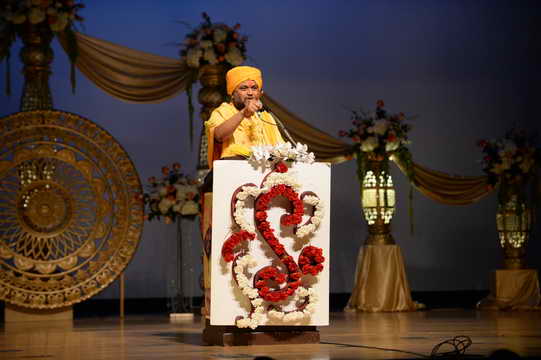 Gurudev-10-4-15-7807-DDeRosaPhoto