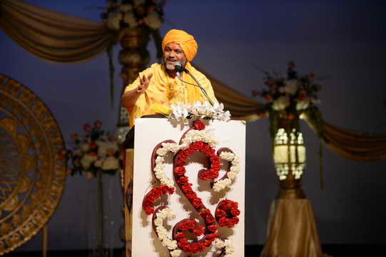 Gurudev-10-4-15-7811-DDeRosaPhoto
