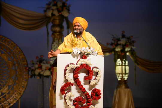 Gurudev-10-4-15-7812-DDeRosaPhoto