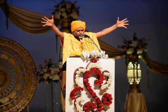 Gurudev-10-4-15-7817-DDeRosaPhoto