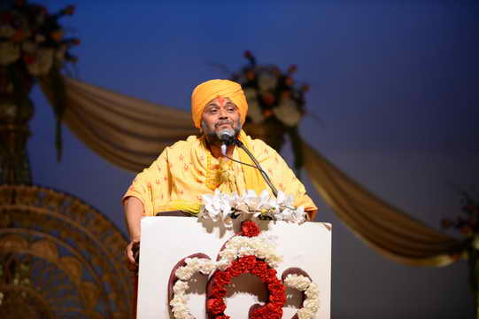 Gurudev-10-4-15-7821-DDeRosaPhoto