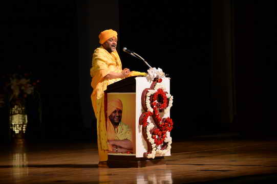 Gurudev-10-4-15-7854-DDeRosaPhoto