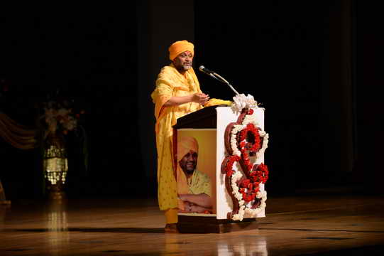 Gurudev-10-4-15-7855-DDeRosaPhoto
