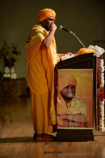 Gurudev-10-4-15-7862-DDeRosaPhoto