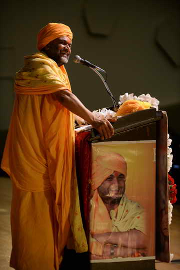 Gurudev-10-4-15-7882-DDeRosaPhoto