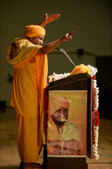 Gurudev-10-4-15-7905-DDeRosaPhoto