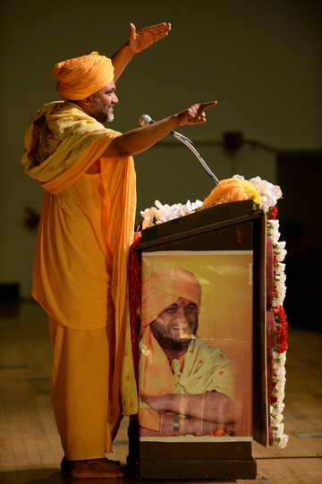 Gurudev-10-4-15-7906-DDeRosaPhoto
