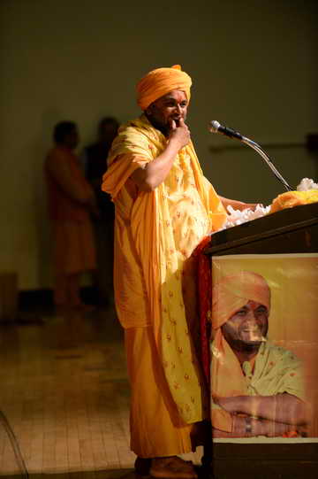 Gurudev-10-4-15-7915-DDeRosaPhoto