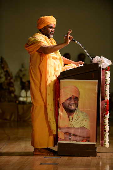 Gurudev-10-4-15-7922-DDeRosaPhoto