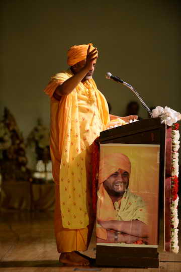 Gurudev-10-4-15-7925-DDeRosaPhoto