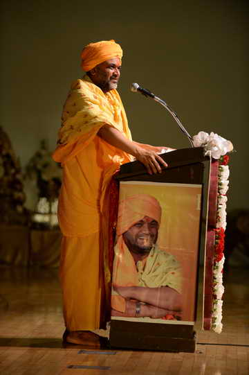 Gurudev-10-4-15-7936-DDeRosaPhoto