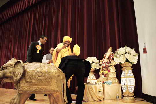 Gurudev-10-4-15-7538-DDeRosaPhoto