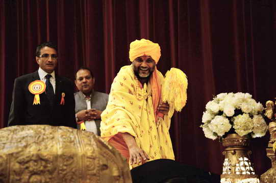Gurudev-10-4-15-7541-DDeRosaPhoto