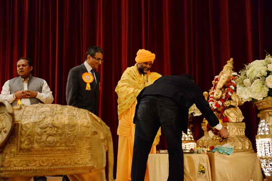 Gurudev-10-4-15-7543-DDeRosaPhoto copy