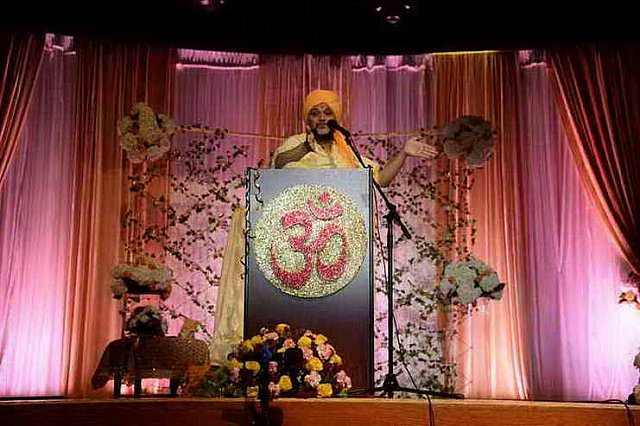 Gurudev-6-24-17-5726-DDeRosaPhoto