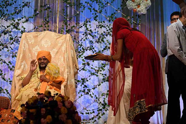Gurudev-6-24-17-8840-DDeRosaPhoto