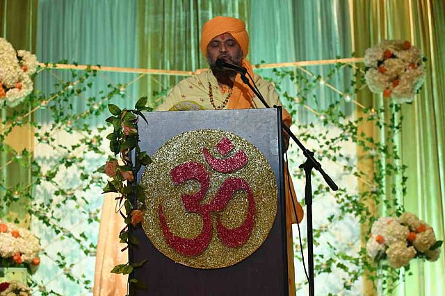 Gurudev-6-24-17-8872-DDeRosaPhoto