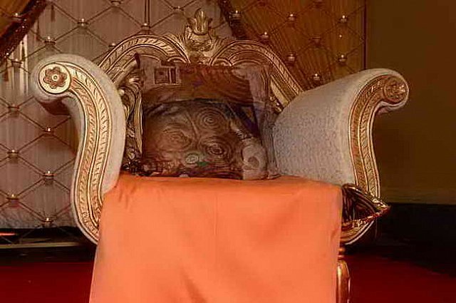 Gurudev2-7-11-14-1828-DDeRosaPhoto