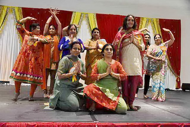 Gurudev1-7-11-14-5665-DDeRosaPhoto