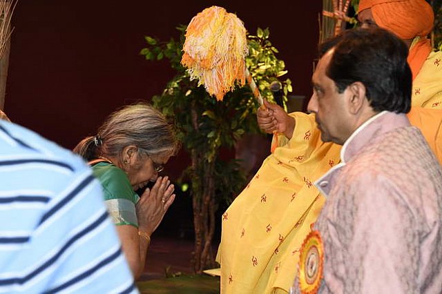 Gurudev1-7-12-14-8602-DDeRosaPhoto
