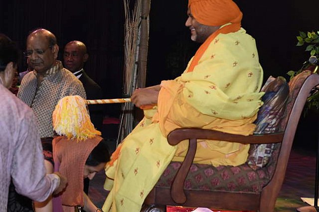 Gurudev1-7-12-14-8628-DDeRosaPhoto