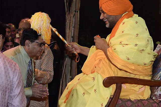 Gurudev1-7-12-14-8639-DDeRosaPhoto