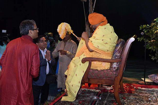 Gurudev1-7-12-14-8678-DDeRosaPhoto