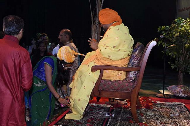 Gurudev1-7-12-14-8682-DDeRosaPhoto