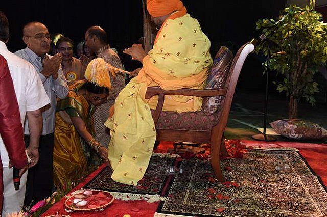 Gurudev1-7-12-14-8699-DDeRosaPhoto