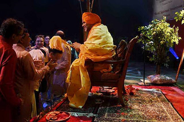 Gurudev1-7-12-14-8701-DDeRosaPhoto