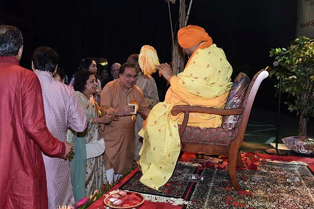 Gurudev1-7-12-14-8704-DDeRosaPhoto