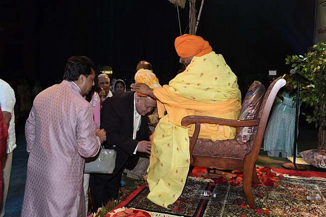 Gurudev1-7-12-14-8709-DDeRosaPhoto
