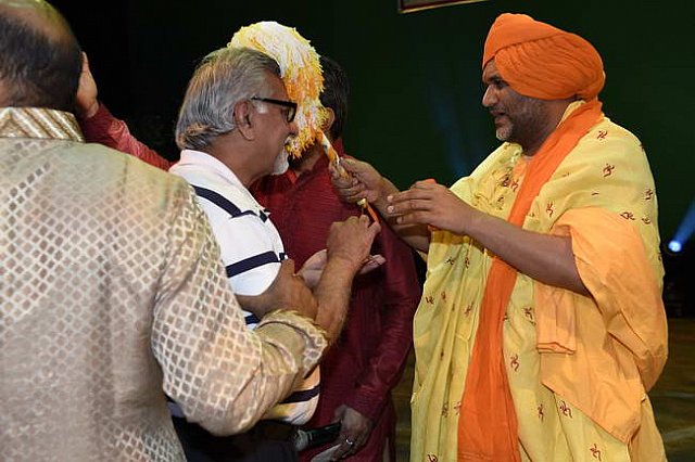 Gurudev1-7-12-14-8757-DDeRosaPhoto
