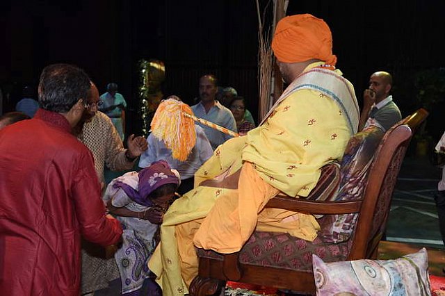 Gurudev1-7-12-14-8974-DDeRosaPhoto