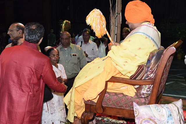 Gurudev1-7-12-14-8979-DDeRosaPhoto