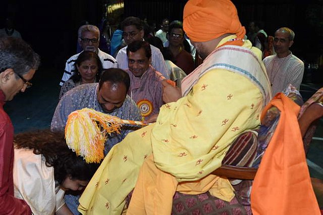Gurudev1-7-12-14-9096-DDeRosaPhoto
