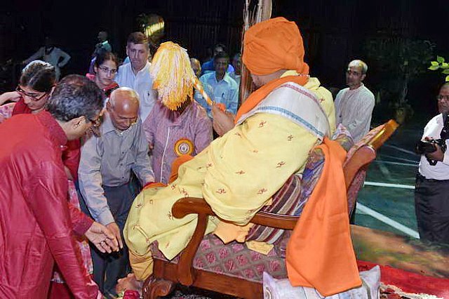 Gurudev1-7-12-14-9198-DDeRosaPhoto