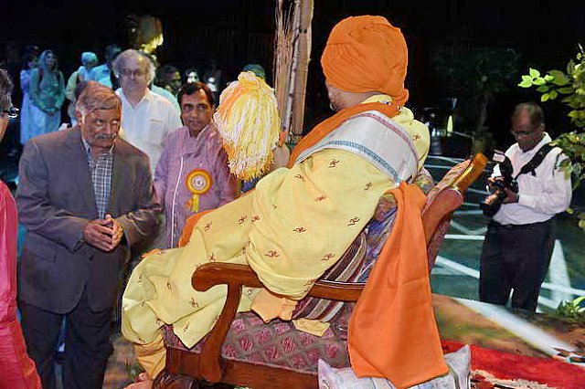 Gurudev1-7-12-14-9215-DDeRosaPhoto