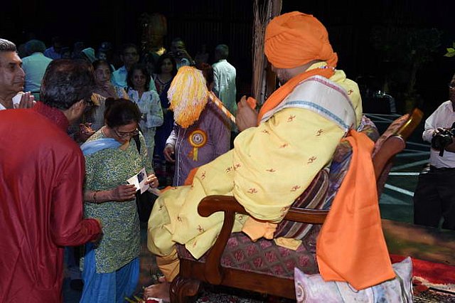 Gurudev1-7-12-14-9220-DDeRosaPhoto