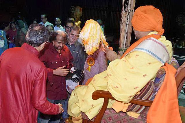 Gurudev1-7-12-14-9232-DDeRosaPhoto